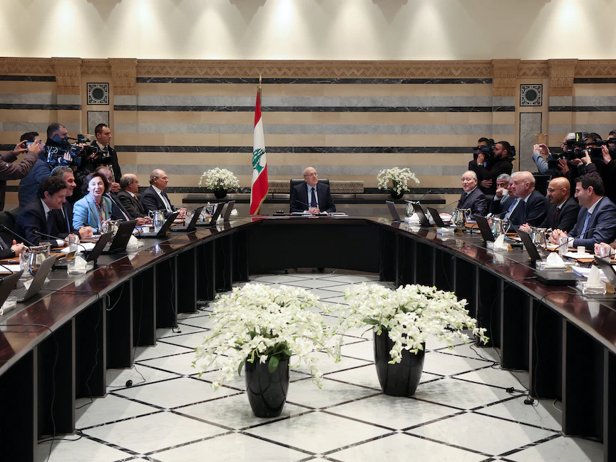 نجيب ميقاتي رئيس الحكومة يرأس اجتماع مجلس الوزراء في بيروت. 18 يناير 2023 - REUTERS