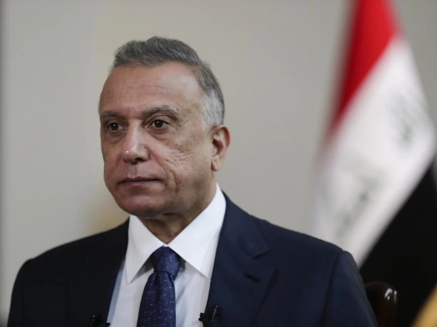رئيس الوزراء العراقي مصطفى الكاظمي في مكتبه خلال مقابلة مع وكالة "أسوشيتد برس" في بغداد، 23 يوليو 2021 - (AP PhotoKhalid Mohammed)