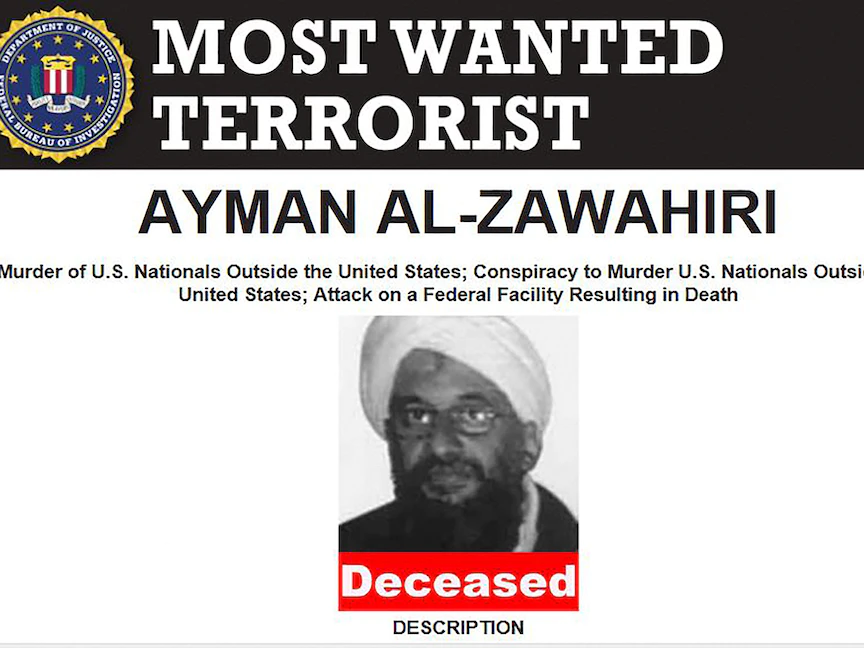 ملصق لمكتب التحقيقات الفيدرالي FBI عن زعيم القاعدة أيمن الظواهري بعد قتله في غارة أميركية بأفغانستان. 1 أغسطس 2022 - AFP