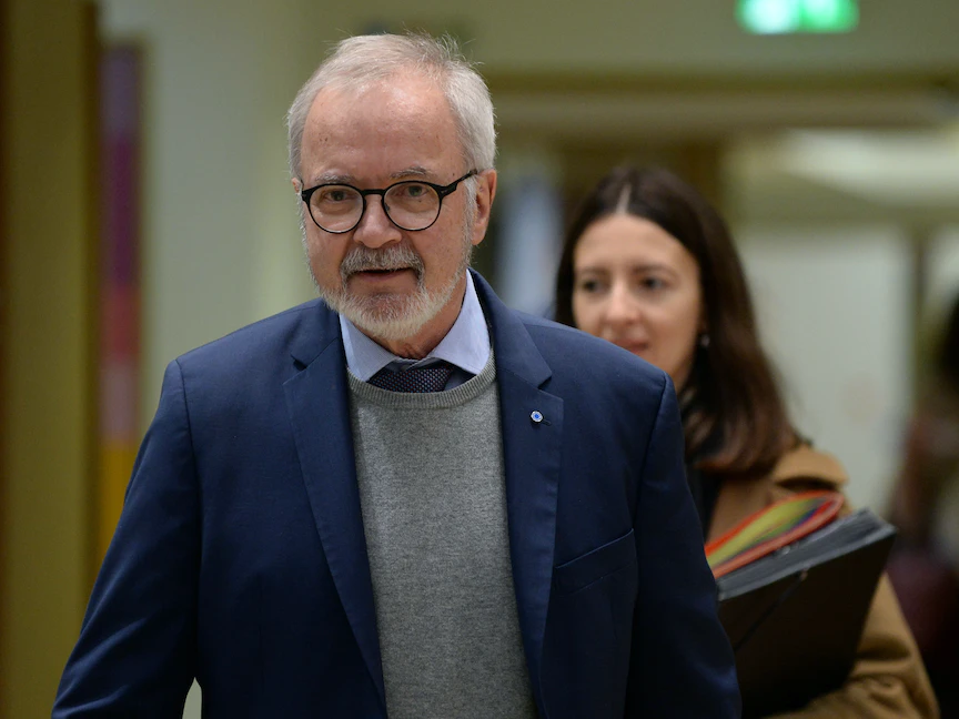 فيرنير هوير رئيس البنك الأوروبي للاستثمار يتوجه لحضور اجتماع لوزراء مالية الاتحاد الأوروبي - بروكسل - 21 يناير 2020 - REUTERS