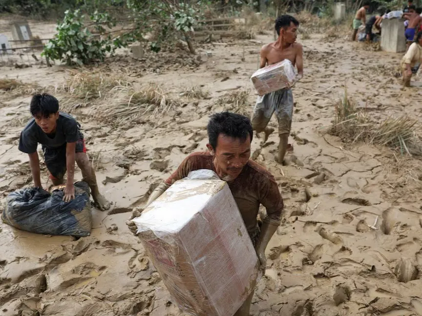 توابع فيضانات إندونيسيا.. انتشار الأمراض وسط نقص حاد بالرعاية الطبية