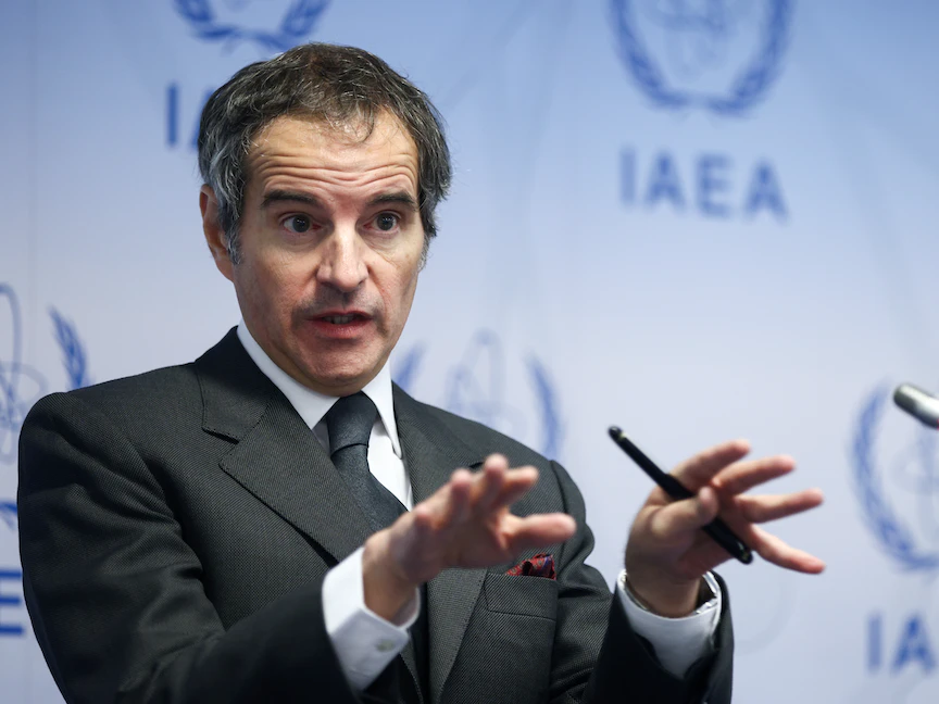 المدير العام للوكالة الدولية للطاقة الذرية رافاييل غروسي يتحدث في فيينا - 24 مايو 2021 - REUTERS