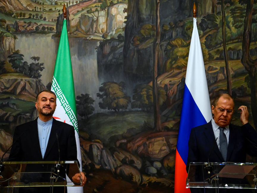 وزير الخارجية الروسي سيرجي لافروف ونظيره الإيران حسين أمير عبد اللهيان خلال مؤتمر صحافي في موسكو- 6 أكتوبر 2021 - AFP