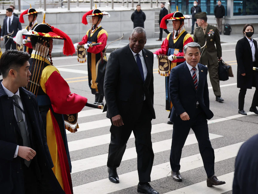 وزير الدفاع الكوري الجنوبي لي جونج سوب يستقبل نظيره الأميركي لويد أوستن بوزارة الدفاع، سول- 31 يناير 2023 - AFP