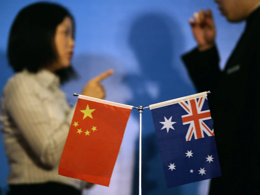 علما أستراليا والصين خلال قمة في بكين - REUTERS