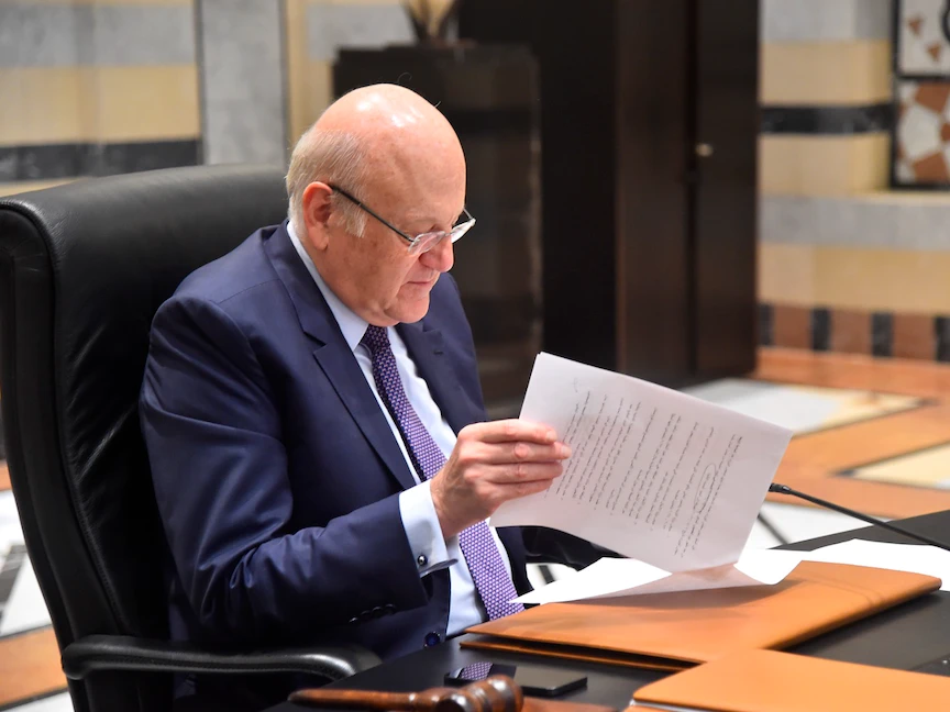 رئيس حكومة تصريف الأعمال اللبنانية نجيب ميقاتي خلال اجتماع للحكومة. 17 أغسطس 2023 - "رئاسة مجلس الوزراء اللبنانية"