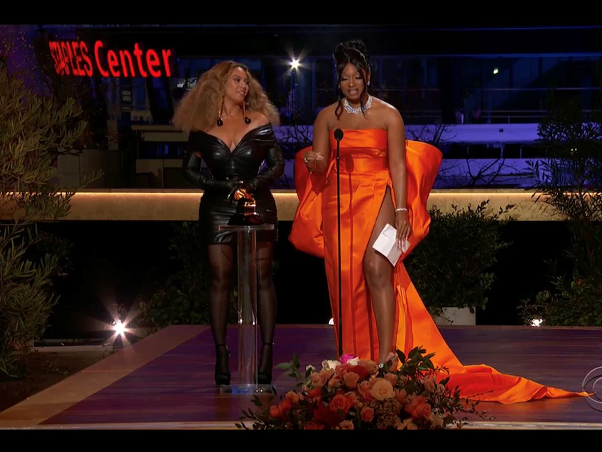 ميغان ذا ستاليون وبيونسيه من حفل توزيع جوائز "غرامي" في لوس أنجلوس - 14 مارس 2021 - VIA REUTERS