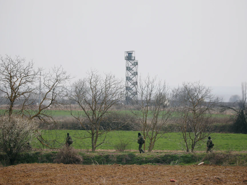 تركيا تعلن وفاة 12 مهاجراً بسبب "البرد القارس" عند حدود اليونان 