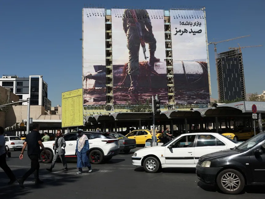 لوحة دعائية مناهضة للولايات المتحدة في أحد شوارع طهران. 23 سبتمبر 2026 - Reuters