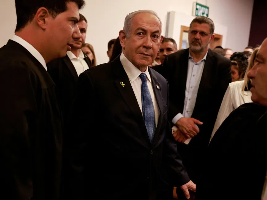 رئيس الوزراء الإسرائيلي بنيامين نتنياهو يصل للمثول أمام محكمة في تل أبيب للإدلاء بشهادته في قضايا فساد. 10 ديسمبر 2024 - via REUTERS