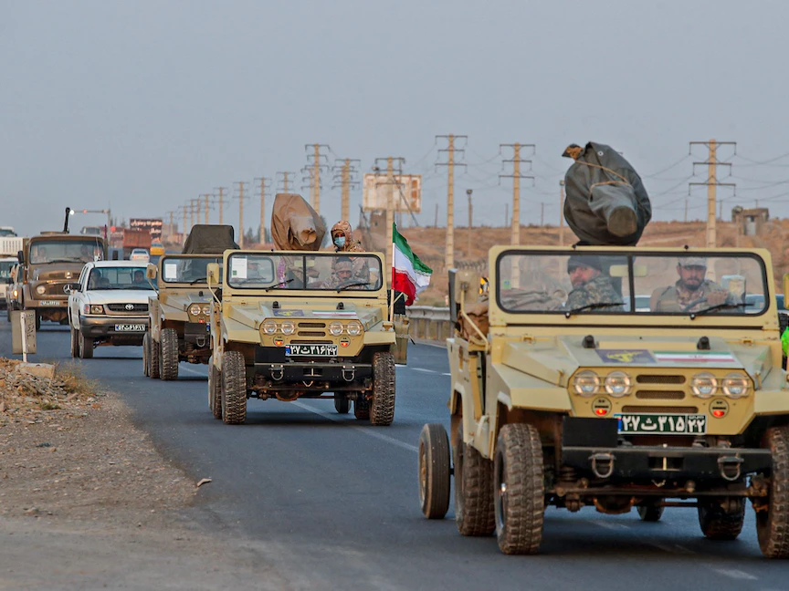 وحدات مدرعة لقوات الحرس الثوري الإيراني خلال مناورات في بلدة أرس في إيران- 18 أكتوبر 2022 - AFP
