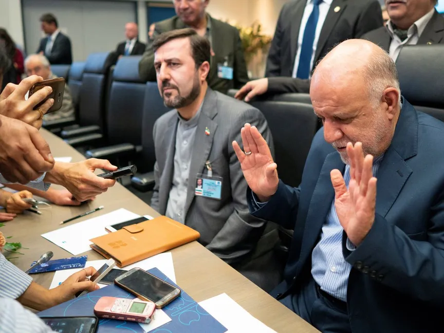 وزير النفط الإيراني بيجن نامدار زنكنه - AFP