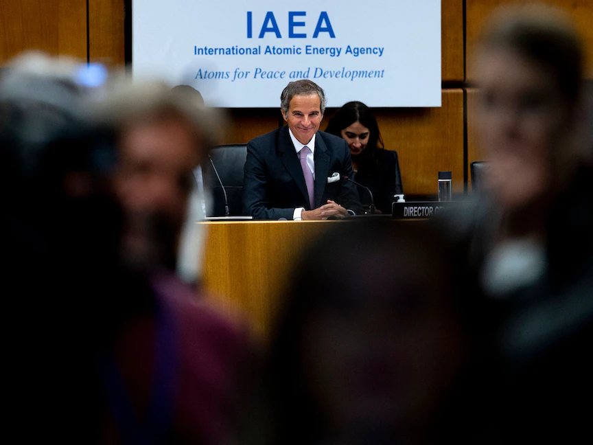 رافائيل جروسي (وسط) المدير العام للوكالة الدولية للطاقة الذرية يفتتح اجتماع مجلس محافظي الوكالة في مقر الوكالة في فيينا ، النمسا - 12 سبتمبر 2022 - AFP