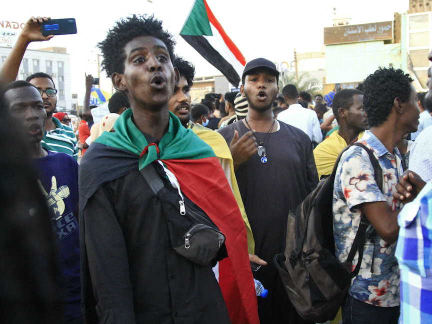 السودان.. مبادرات على الطاولة وانقسام سياسي