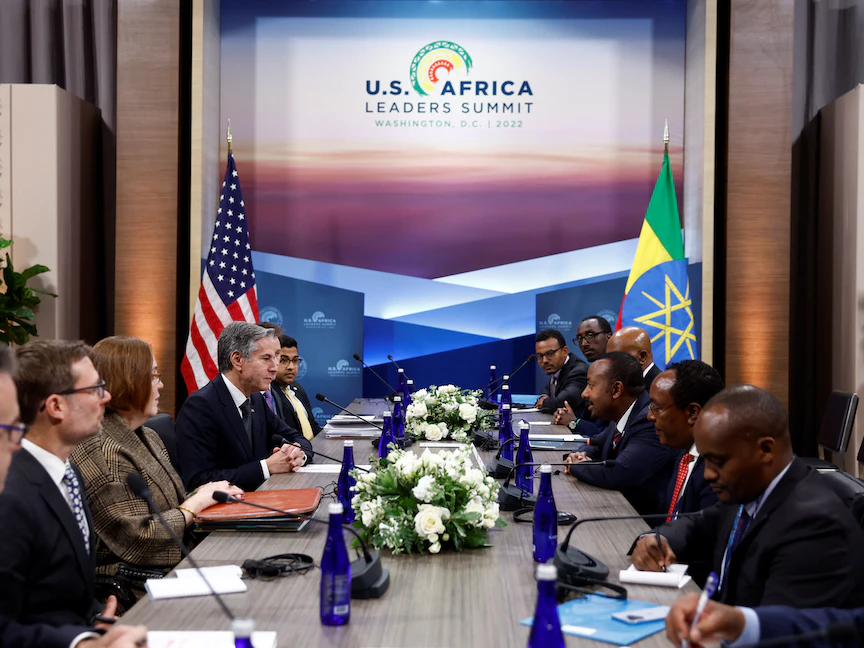 مبادرات وقمم.. القوى الكبرى تخطب ود القارة السمراء