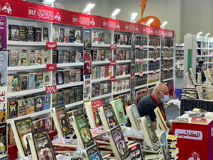 ماذا يقرأ الكتاب العرب في عطلة الصيف؟