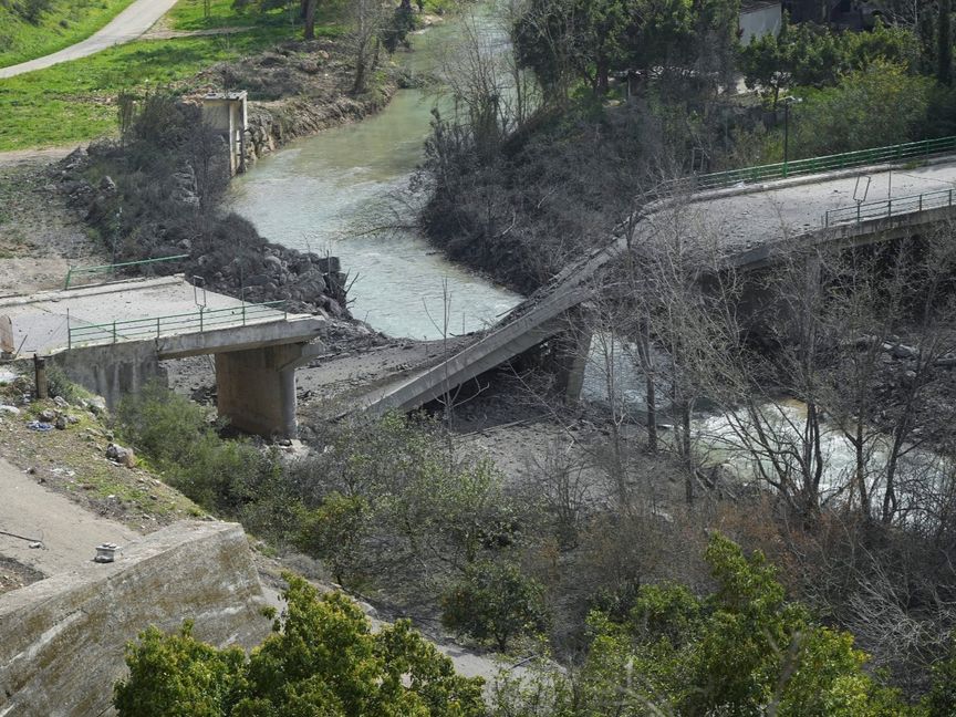 لبنان يندد باستهداف إسرائيل لجسور نهر الليطاني: مقدمة لـ"غزو بري"