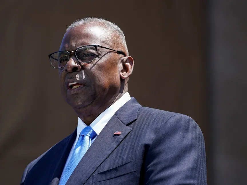 وزير الدفاع الأميركي لويد أوستن يحضر حفل بمناسبة الذكرى الثمانين ليوم الإنزال في نورماندي. 6 يونيو 2024 - REUTERS