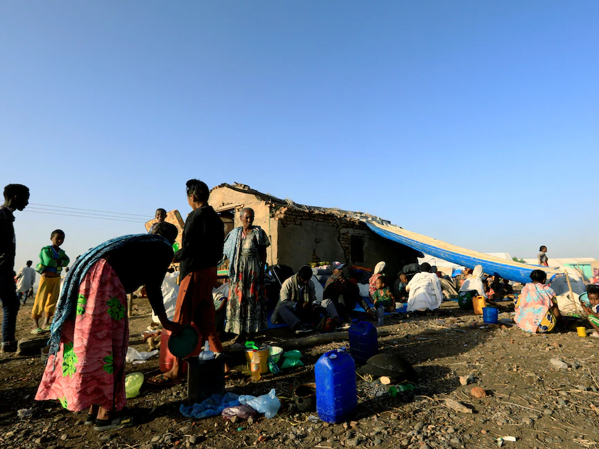 إثيوبيون فروا من القتال الدائر في إقليم تيجراي بالقرب من الحدود السودانية الإثيوبية بشرق ولاية كسلا في السودان، 22 نوفمبر 2020 - REUTERS