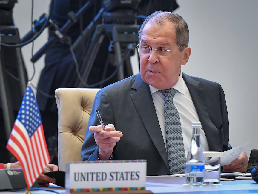 وزير الخارجية الروسي سيرغي لافروف خلال مشاركته في المؤتمر الدولي لآسيا الوسطى وجنوب آسيا في عاصمة أوزبكستان طشقند، 16 يوليو 2021. - REUTERS