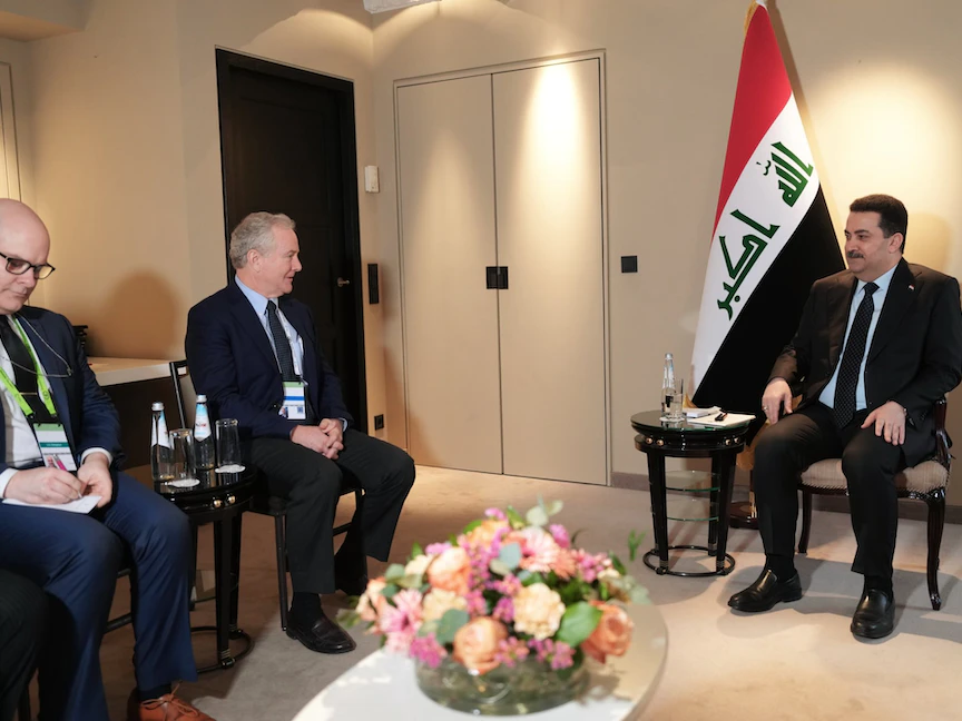 رئيس الوزراء العراقي محمد شياع السوادني يلتقي السيناتور الأميركي كريستوفر فان هولين على هامش مؤتمر ميونيخ للأمن- 17 فبراير 2023 - twitter/IraqiPMO