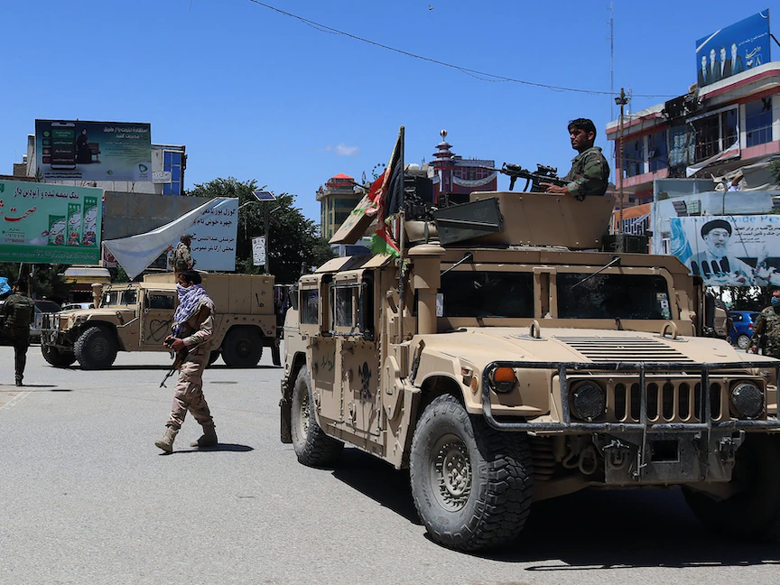 قوات أمن أفغانية خلال قتال مع حركة "طالبان" في مدينة قندوز، 19 مايو 2020 - AFP