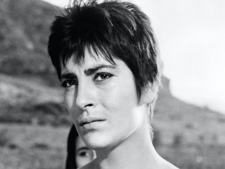 الممثلة اليونانية إيرين باباس أثناء تصوير فيلم "إلكترا" للمخرج مايكل كاكويانيس- 1966 - AFP