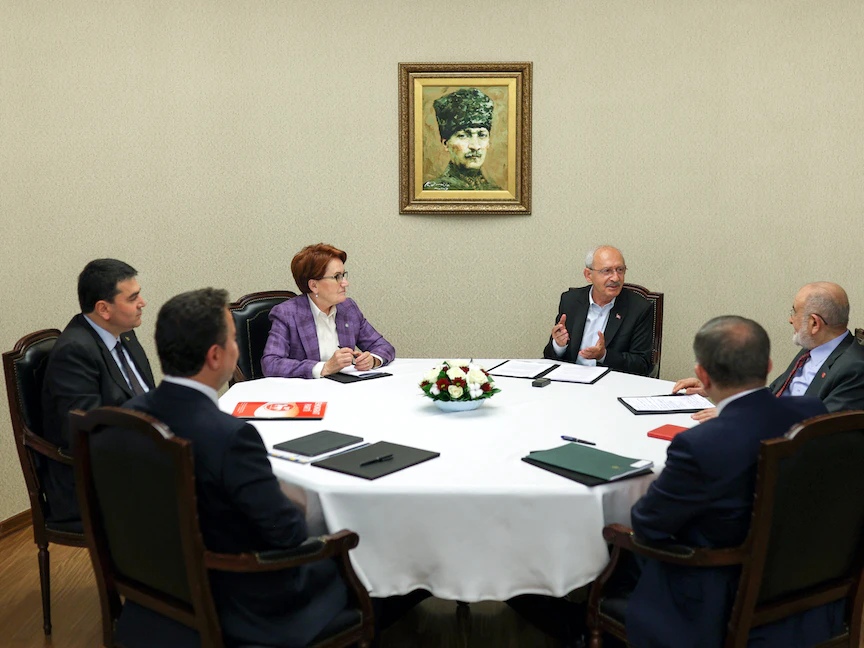 كمال كيليجدار أوغلو مرشح تحالف "الأمة" لانتخابات الرئاسة التركية خلال اجتماع مع قادة المعارضة في أنقرة- 17 مايو 2023 - via REUTERS