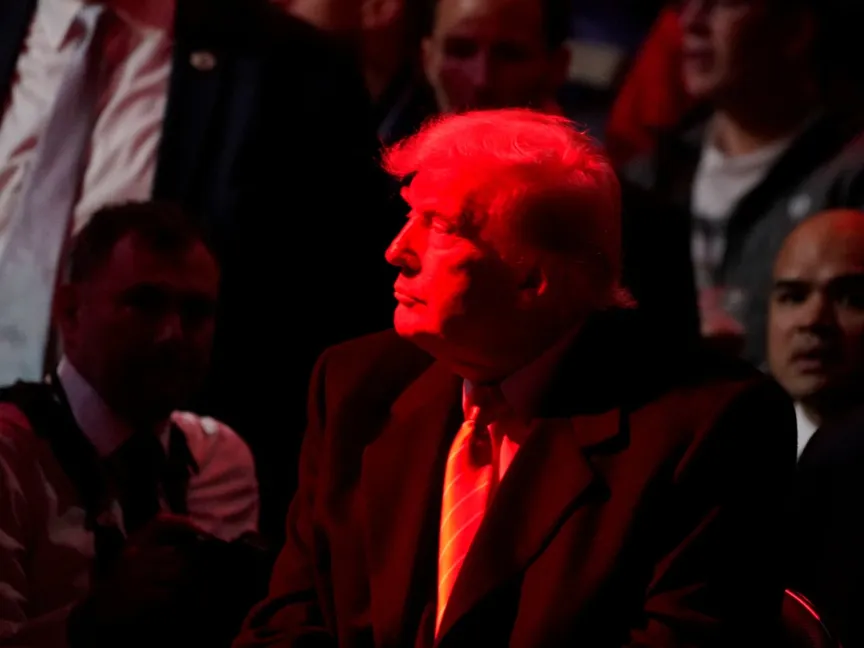 الرئيس الأميركي دونالد ترمب يحضر بطولة مصارعة الرجال NCAA في فيلادلفيا ببنسلفانيا. 22 مارس 2025 - REUTERS