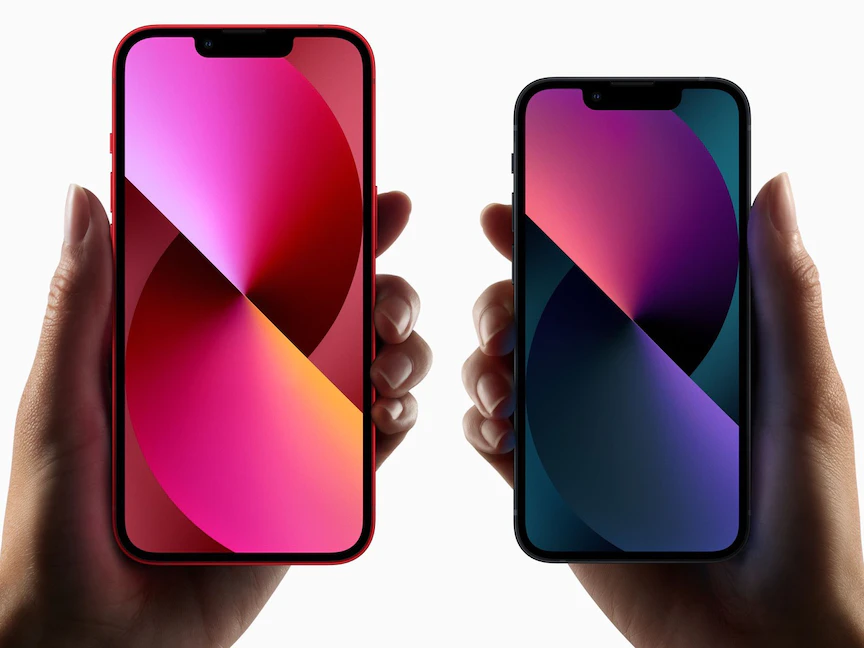 أحد هواتف الإصدار الجديد لشركة أبل الأميركية "آيفون 13" - Apple