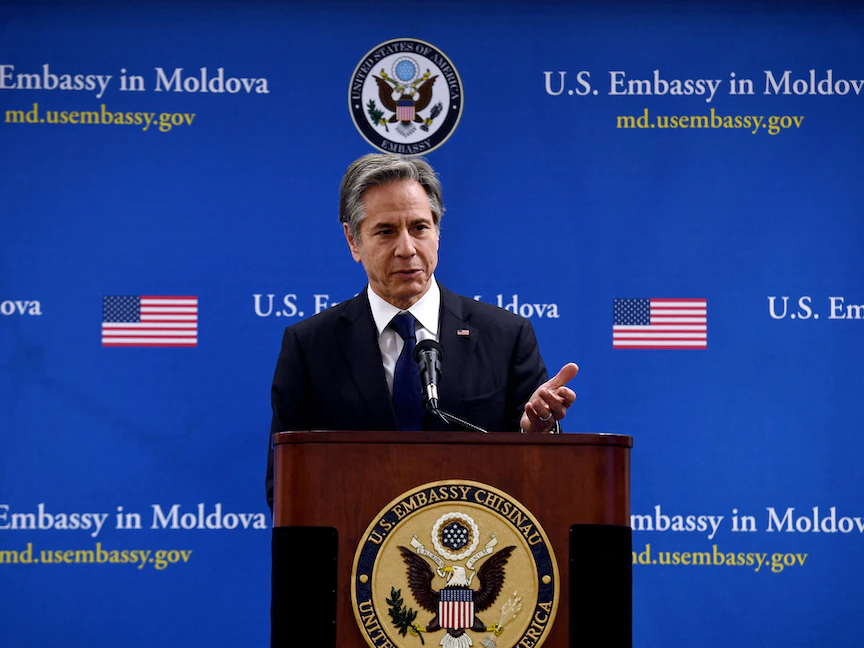وزير الخارجية الأميركي أنتوني بلينكن خلال مؤتمر صحفي في تشيسيناو عاصمة مولدافيا، 6 مارس 2022 - REUTERS