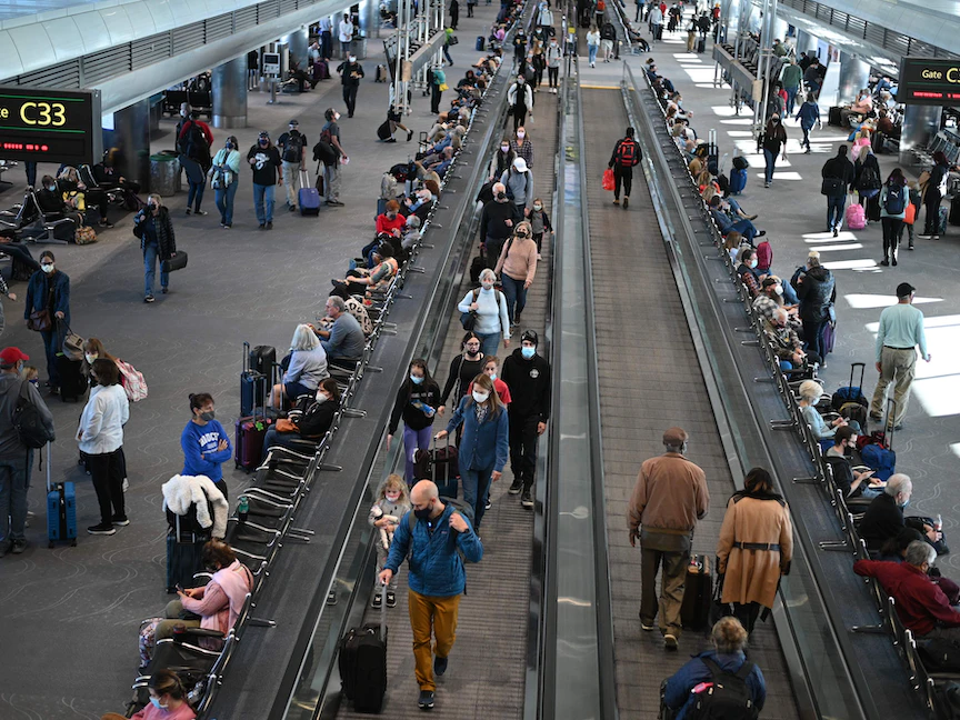 كورونا يفسد احتفالات عيد الميلاد ويلغي 3000 رحلة طيران عالمية