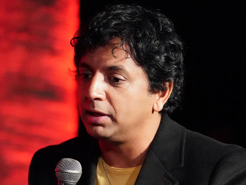 المخرج الأميركي إم. نايت شيامالان في عرض الذكرى السنوية العشرين لفيلم "الحاسة السادسة The Sixth Sense" في كاليفورنيا - 19 أكتوبر 2019 - Getty Images via AFP