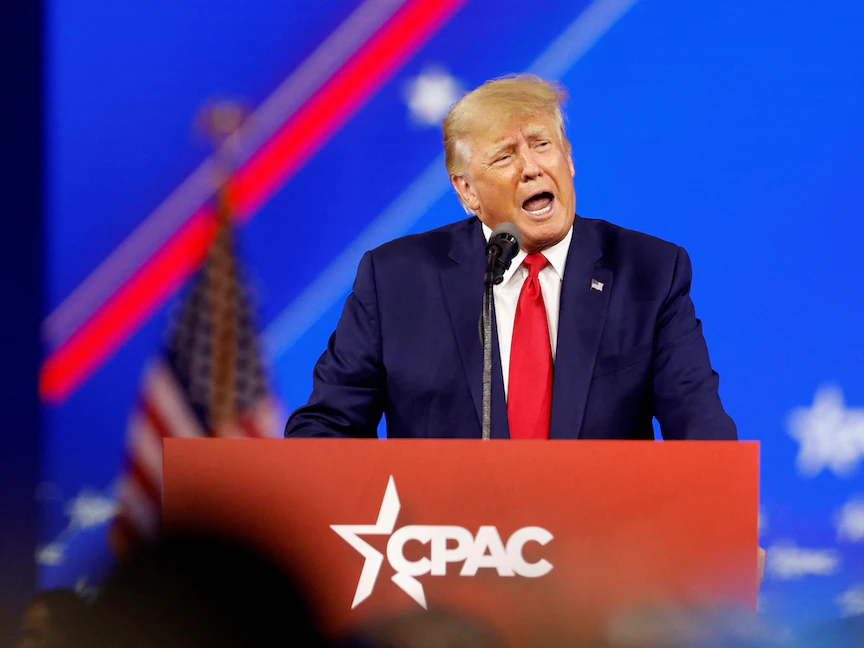 الرئيس الأميركي السابق دونالد ترمب خلال مؤتمر العمل السياسي المحافظ في أورلاندو بولاية فلوريدا - 26 فبراير 2022 - REUTERS