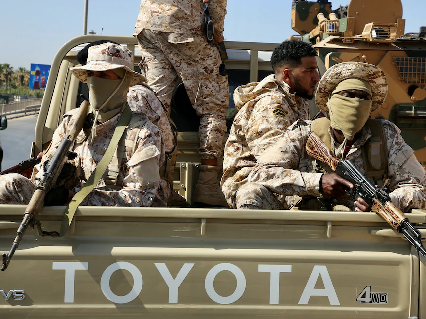 مقاتلون موالون لرئيس الوزراء الليبي المقال من البرلمان عبد الحميد الدبيبة في طرابلس – 17 مايو 2022 - REUTERS