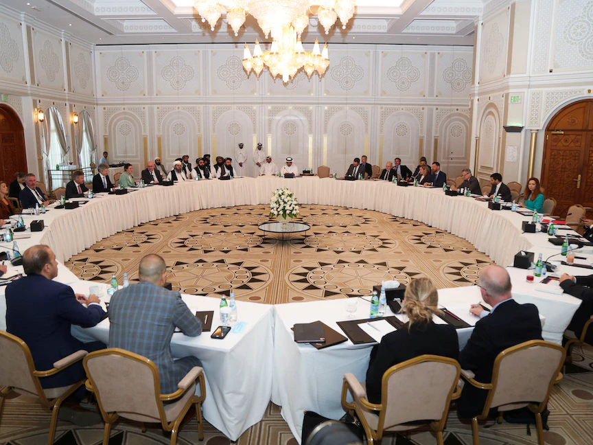 جانب من اجتماع المسؤولين من حركة "طالبان" والولايات المتحدة والاتحاد الأوروبي في الدوحة- 12 أكتوبر 2021 - REUTERS