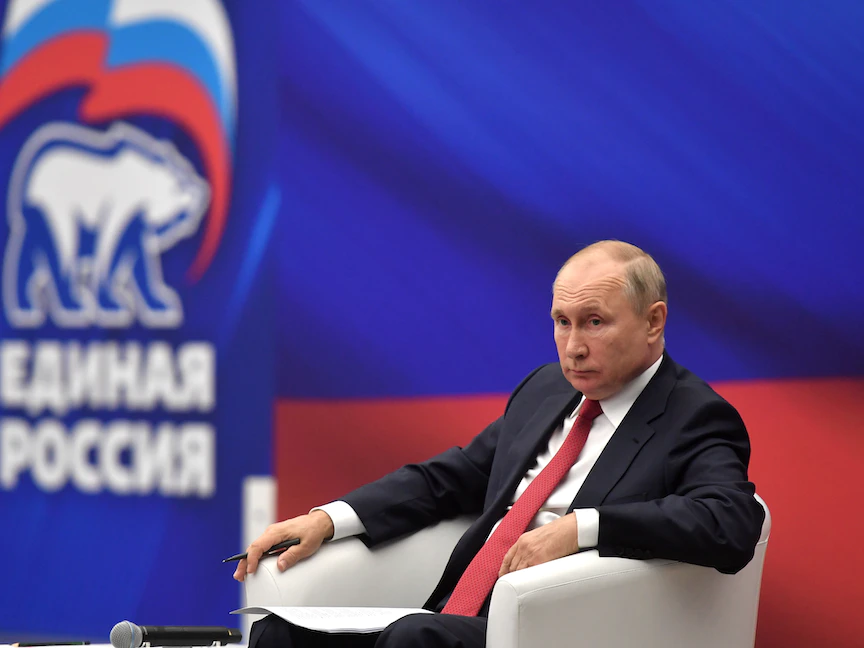 الرئيس الروسي فلاديمير بوتين خلال لقائه نواباً من حزب "روسيا المتحدة" في العاصمة موسكو - 22 أغسطس 2021 - REUTERS