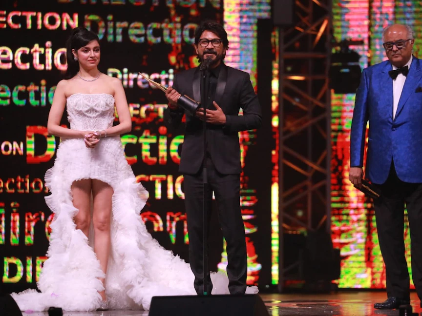 فيلم "شيرشاه" فاز بجائزة أفضل فيلم هندي للعام الحالي، وحصد كذلك جائزة أفضل مخرج، في حفل جوائز "أوسكار" بوليوود، وأقيم في أبوظبي. - twitter@IIFA