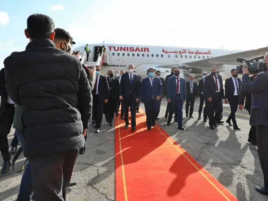 رئيس المجلس الرئاسي الليبي محمد المنفي، يستقبل الرئيس التونسي قيس سعيّد، في العاصمة الليبية طرابلس - 17 مارس 2021 - المكتب الاعلامي لرئيس المجلس الرئاسي الليبي