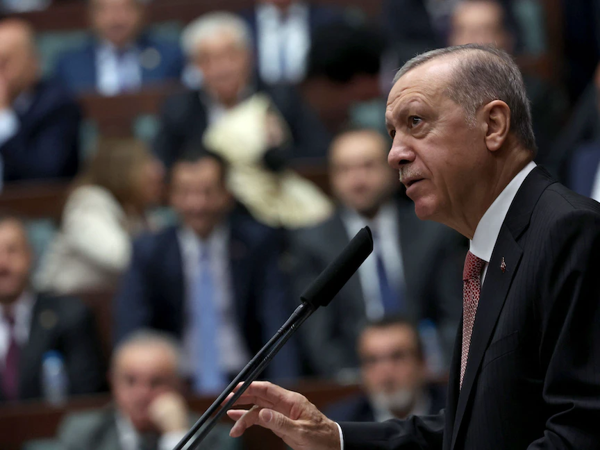 الرئيس التركي رجب طيب أردوغان يلقي كلمة في اجتماع حزبه في الجمعية الوطنية التركية الكبرى في أنقرة- 23 نوفمبر 2022 - AFP
