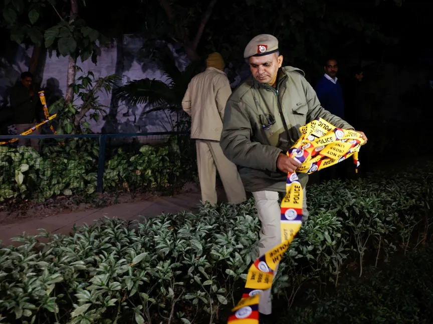 ضابط من الشرطة الهندية بالقرب من السفارة الإسرائيلية. نيودلهي، الهند. 26 ديسمبر 2023 - Reuters