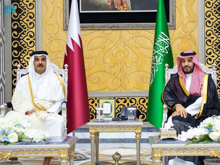 ولي العهد السعودي يعزي أمير قطر هاتفياً في وفاة الشيخ حمد بن خليفة