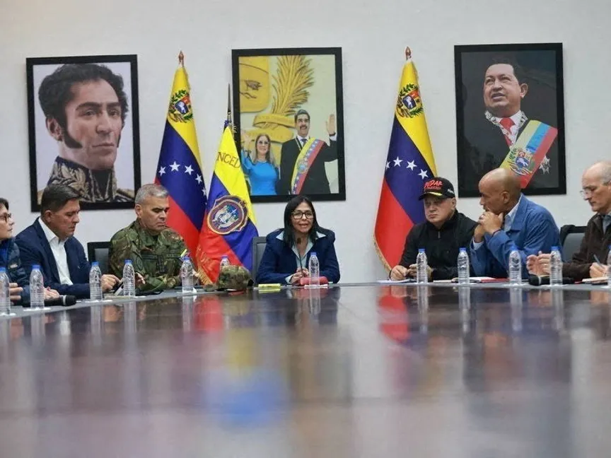 رئيسة فنزويلا بالإنابة ديلسي رودريجيز خلال اجتماع مع كبار المسؤولين في البلاد. 4 يناير 2026 - Reuters