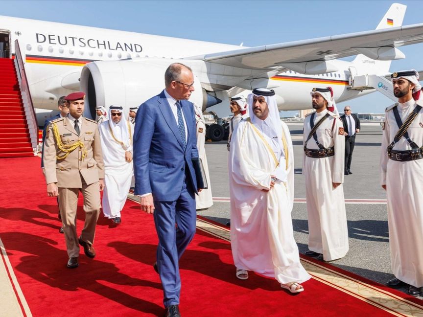 المستشار الألماني فريدريش ميرتس يصل الدوحة في زيارة رسمية