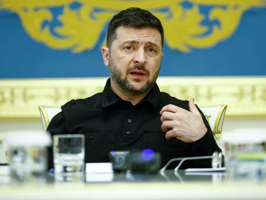 الرئيس الأوكراني فولوديمير زيلينسكي يتحدث لوسائل الإعلام في كييف. 7 نوفمبر 2025 - Reuters