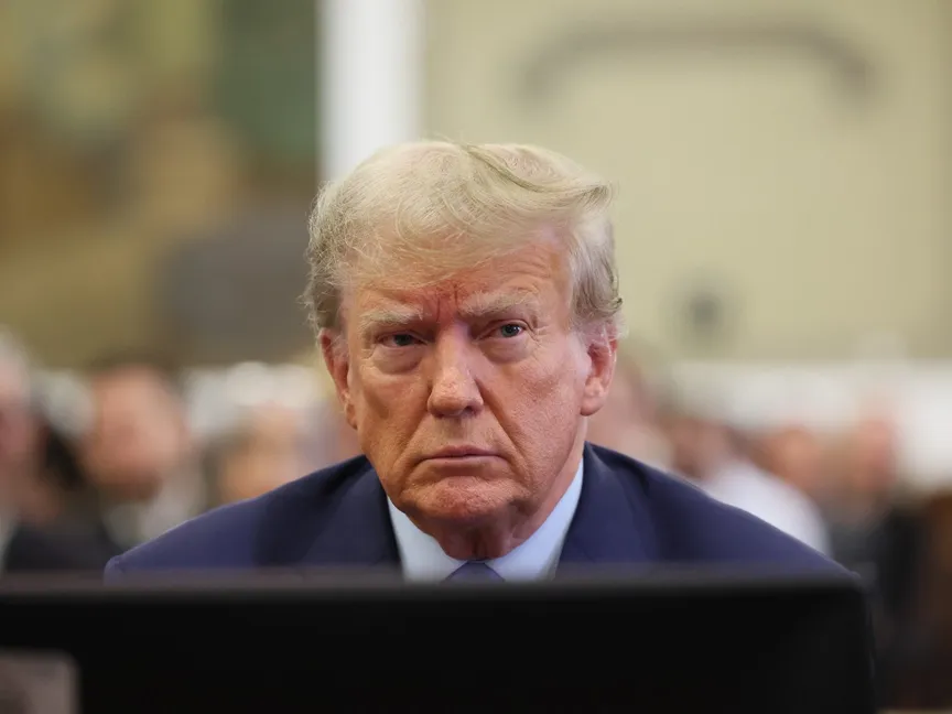 الرئيس الأميركي السابق دونالد ترمب خلال جلسة محاكمة في دعوى مدنية ضد "منظمة ترمب". نيويورك، الولايات المتحدة. 2 أكتوبر 2023 - AFP