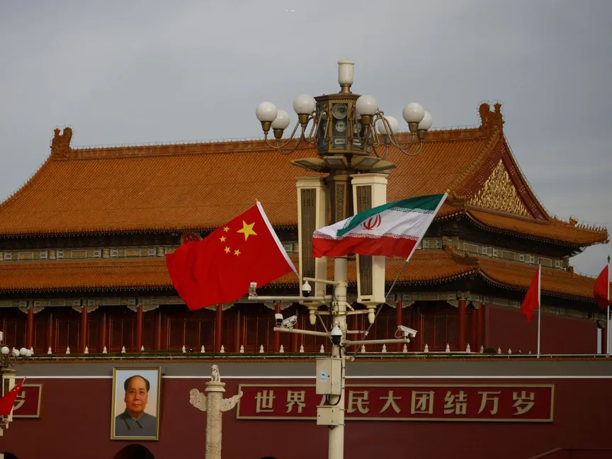 كيف تدير الصين موقفها من حرب إيران؟