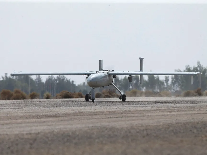 مسيَّرة إيرانية تظهر أثناء تدريب على الحرب الإلكترونية في مكان غير معلوم بإيران. 25 أغسطس 2023 - Reuters