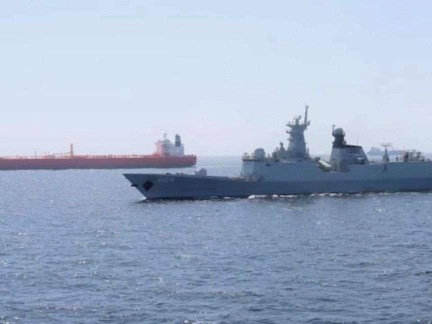 "أعلام الملاءمة".. باكستان تبحث مرور سفن لدول أخرى عبر مضيق هرمز