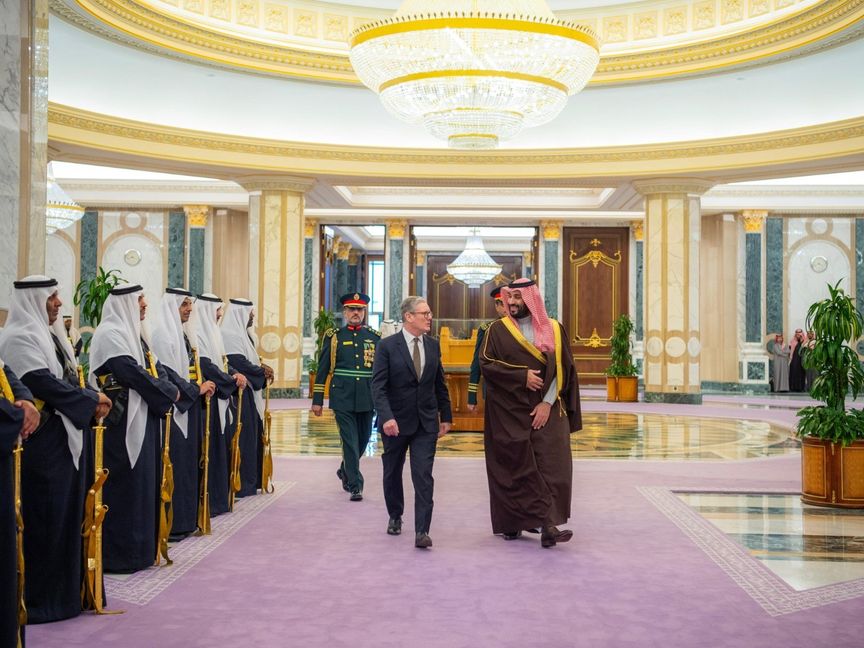 ولي العهد السعودي يبحث مع رئيس وزراء بريطانيا تطورات الوضع الأمني بالمنطقة